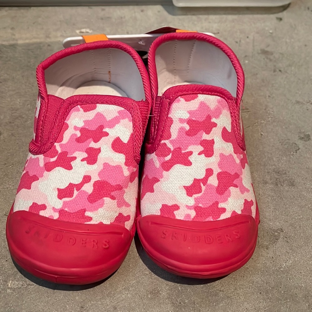 Brand new SKIDDERS shoes 3T